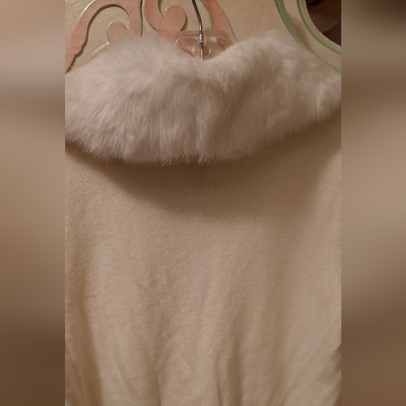 Winter White Rampage Cardigan with detachable faux fur collar Rhinestone buttons - Picture 5 of 5